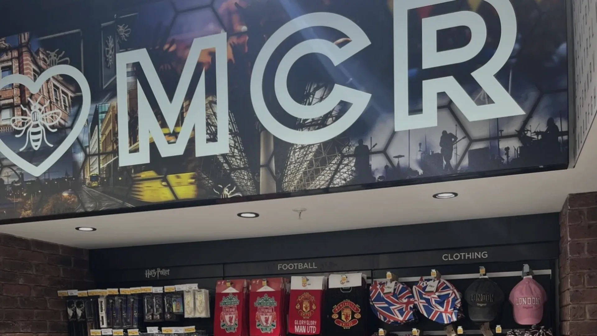 WH Smith Manchester T2